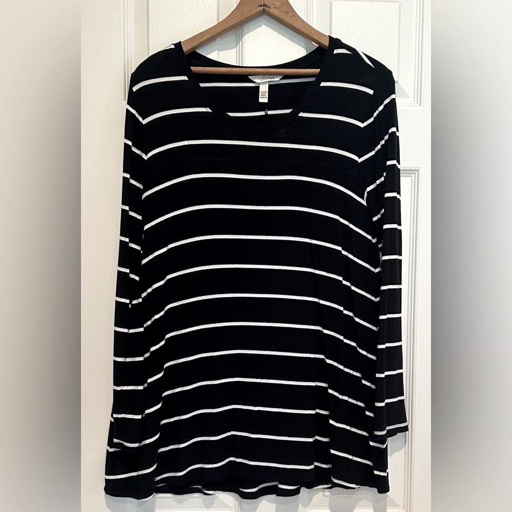Soma Brand Rayon/Spandex Tunic. Black & White Striped.